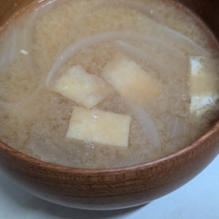 新たまねぎと油揚げの味噌汁